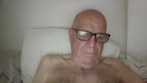 Snapshot of oggi95 chatting on July 3, 2026, 6:42 am oggi95 online show from July 3, 2026, 6:42 am