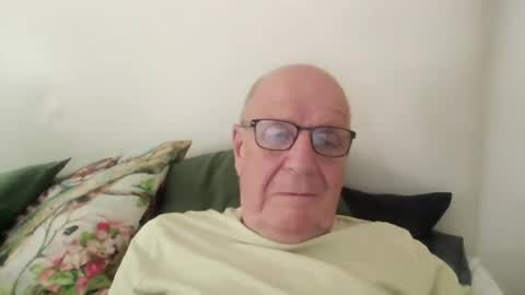 Snapshot of oggi95 chatting on July 15, 2026, 10:20 am oggi95 online show from July 15, 2026, 10:20 am