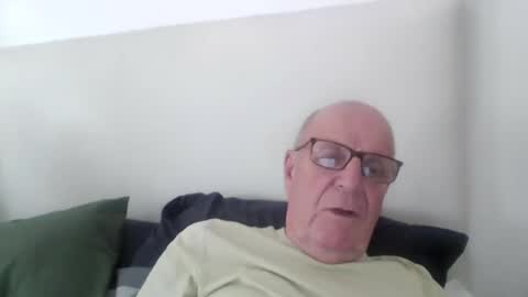 Snapshot of oggi95 chatting on July 20, 2026, 12:51 pm oggi95 online show from July 20, 2026, 12:51 pm