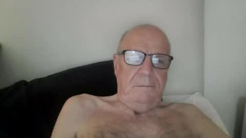 Snapshot of oggi95 chatting on July 21, 2026, 7:00 am oggi95 online show from July 21, 2026, 7:00 am