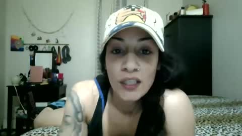 Lit en Cama online show from January 19, 2025, 4:33 am