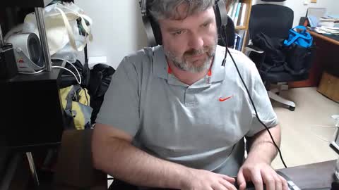 Woman message me men do not make demands and dont ask for pm only ladies. online show from December 21, 2025, 4:14 pm