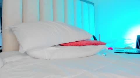 Holly online show from January 18, 2025, 11:55 pm