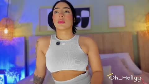 Holly online show from December 17, 2025, 11:16 am