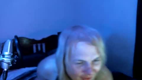 Snapshot of ohellesbells chatting on June 6, 2026, 8:30 am ohellesbells online show from June 6, 2026, 8:30 am