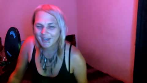 Snapshot of ohellesbells chatting on June 24, 2026, 6:01 am ohellesbells online show from June 24, 2026, 6:01 am