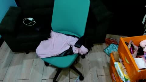 ohmysqueak online show from April 18, 2026, 1:31 am