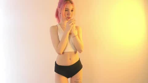 Emi and Ohpi online show from April 25, 2026, 1:41 pm