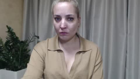 Mari online show from October 31, 2025, 6:42 pm