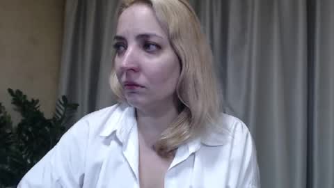 Mari online show from November 23, 2025, 5:02 pm