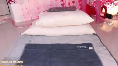 ohyesly_ online show from February 13, 2026, 10:11 am