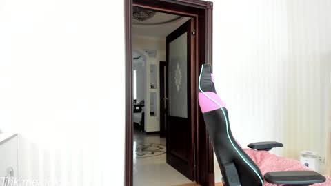            Welcome to my fans page  online show from September 18, 2025, 1:02 pm