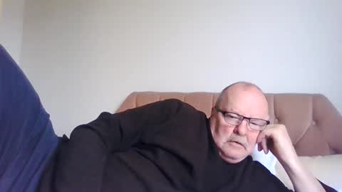 Snapshot of old_fkrr_ chatting on May 7, 2026, 9:25 am old_fkrr_ online show from May 7, 2026, 9:25 am