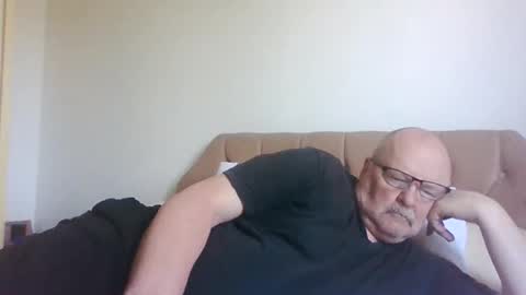 Snapshot of old_fkrr_ chatting on May 26, 2026, 8:21 am old_fkrr_ online show from May 26, 2026, 8:21 am