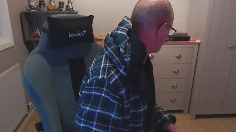 oldveteranuk online show from September 13, 2025, 4:56 am