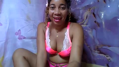 Snapshot of olinaa chatting on June 6, 2026, 5:39 pm olinaa online show from June 6, 2026, 5:39 pm