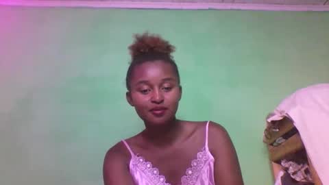 Snapshot of olinah610 chatting on December 15, 2025, 7:40 pm olinah610 online show from December 15, 2025, 7:40 pm