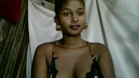 Snapshot of olinah610 chatting on April 26, 2026, 6:22 am olinah610 online show from April 26, 2026, 6:22 am