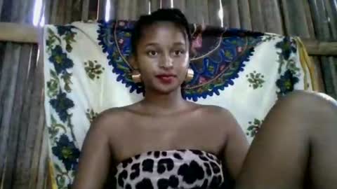 Snapshot of olinah610 chatting on May 11, 2026, 5:35 am olinah610 online show from May 11, 2026, 5:35 am