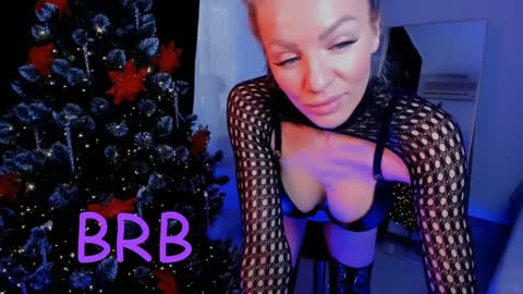 oliva_candy online show from February 1, 2025, 8:29 am