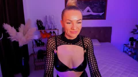 oliva_candy online show from March 2, 2025, 3:27 pm