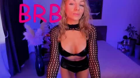 oliva_candy online show from March 11, 2025, 6:41 pm