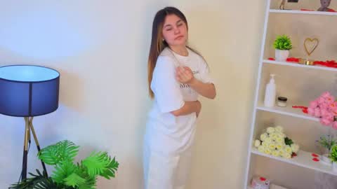 Lana online show from April 24, 2026, 6:32 pm