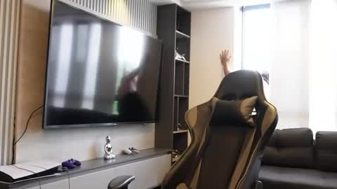 Oliver bray online show from April 14, 2026, 2:34 pm