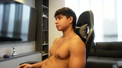 Oliver bray online show from April 17, 2026, 7:17 pm