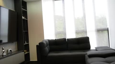 Oliver bray online show from April 18, 2026, 7:07 pm