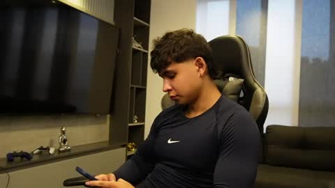 Oliver bray online show from April 20, 2026, 11:06 pm