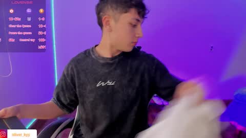 Snapshot of oliver_kyy chatting on December 16, 2025, 7:08 pm oliveeer online show from December 16, 2025, 7:08 pm