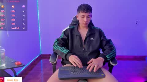 Snapshot of oliver_kyy chatting on December 22, 2025, 7:22 pm oliveeer online show from December 22, 2025, 7:22 pm