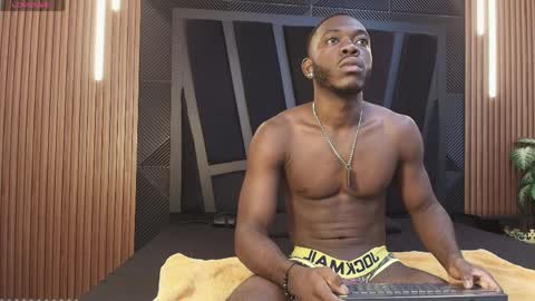 OLIVER LAURENT online show from April 7, 2026, 11:21 am