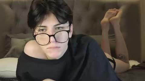 Snapshot of oliver_star_boy chatting on January 12, 2026, 5:01 am oliver online show from January 12, 2026, 5:01 am