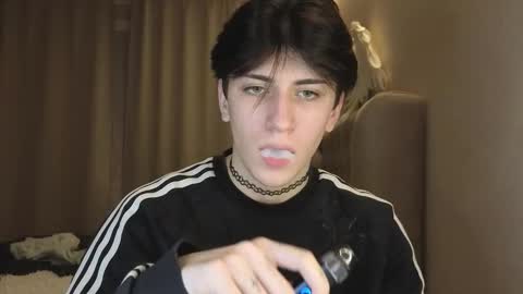 Snapshot of oliver_star_boy chatting on January 13, 2026, 4:12 pm oliver online show from January 13, 2026, 4:12 pm