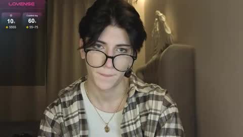 Snapshot of oliver_star_boy chatting on January 18, 2026, 5:17 pm oliver online show from January 18, 2026, 5:17 pm