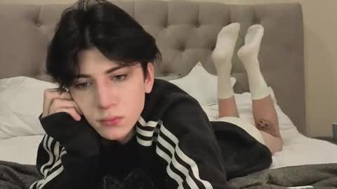 Snapshot of oliver_star_boy chatting on February 10, 2026, 12:04 am oliver online show from February 10, 2026, 12:04 am