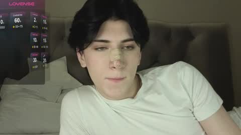 Snapshot of oliver_star_boy chatting on February 22, 2026, 4:16 pm oliver online show from February 22, 2026, 4:16 pm