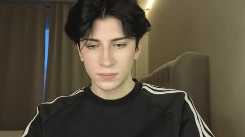 Snapshot of oliver_star_boy chatting on February 27, 2026, 3:01 pm oliver online show from February 27, 2026, 3:01 pm