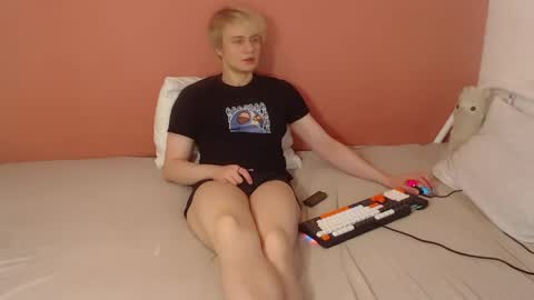 Snapshot of oliver_sweet_ chatting on April 23, 2026, 1:18 am Oliver online show from April 23, 2026, 1:18 am