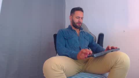 oliver online show from December 30, 2024, 10:55 pm