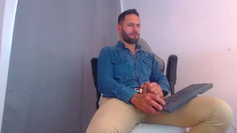 oliver online show from January 2, 2025, 8:13 pm