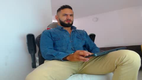 oliver online show from September 23, 2025, 1:03 pm