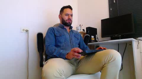 oliver online show from April 7, 2026, 2:28 pm