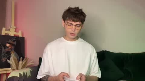 Snapshot of oliverlawrence chatting on June 18, 2026, 9:52 pm oliverlawrence online show from June 18, 2026, 9:52 pm
