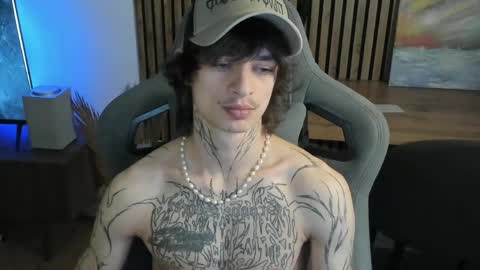 Snapshot of oliverrgroove chatting on May 1, 2026, 4:44 pm oliverrgroove online show from May 1, 2026, 4:44 pm