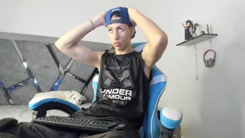 oliverthompson_01 online show from January 8, 2025, 6:31 am