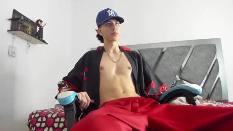 oliverthompson_01 online show from March 6, 2025, 12:10 am