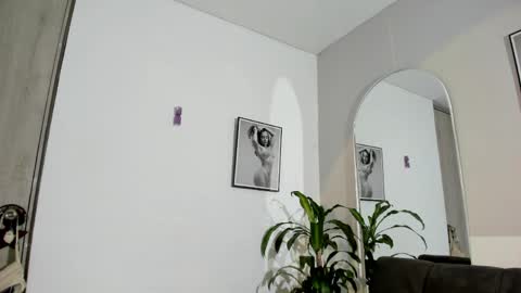 Olivia Collins online show from May 15, 2026, 11:28 am